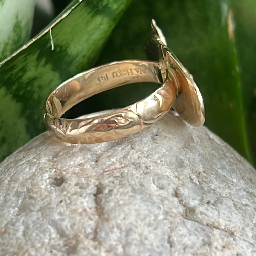 14k gold ring with horse and crosshatch background - Picture 12 of 17